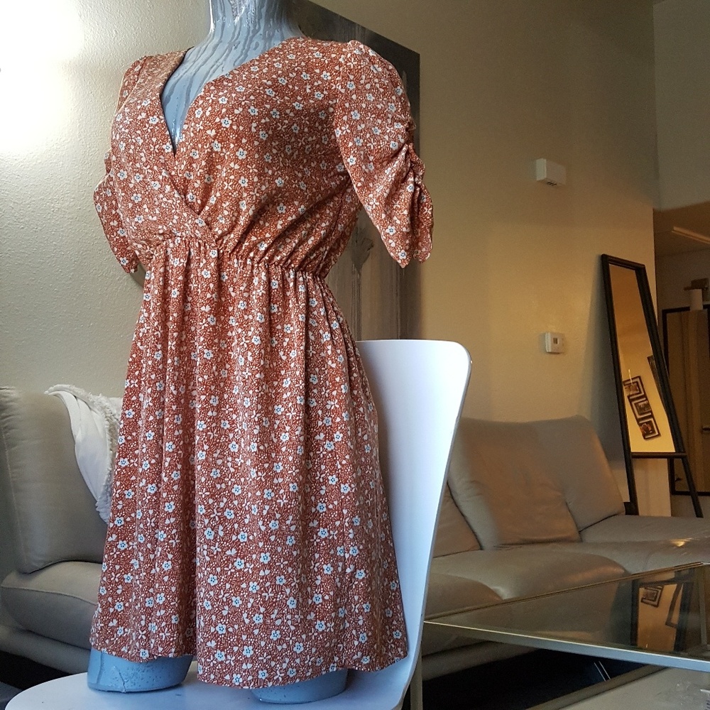 Rust Colored Rouched Lightweight Dress Keyhole - Picture 5 of 7